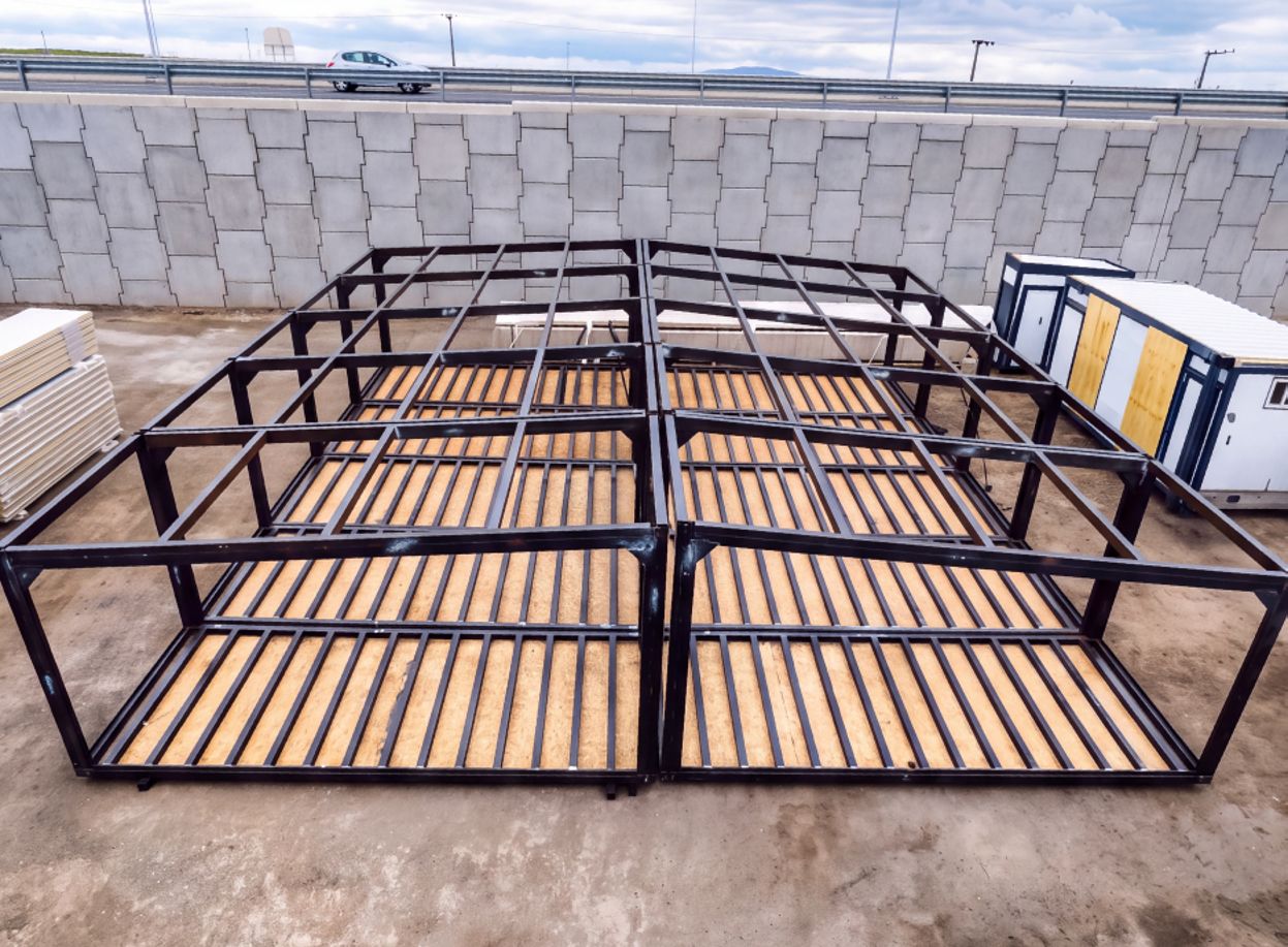 Estructuras de acero de dos módulos con el piso armado